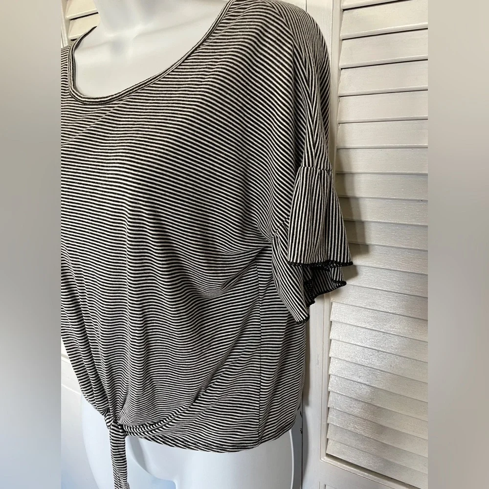 Black White Knotted Cropped Top Size Small